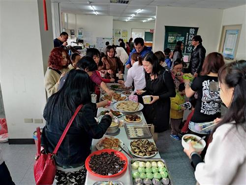 Visiting Maternal Parents on the Second Day of Chinese New Year – Family Potluck Reunion(10)